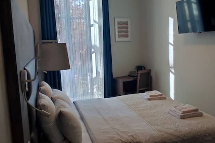 Room 6 of 68