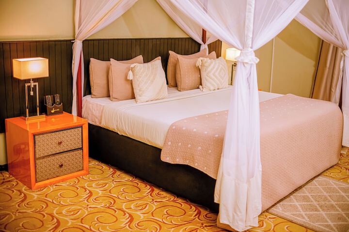 Room 4 of 25