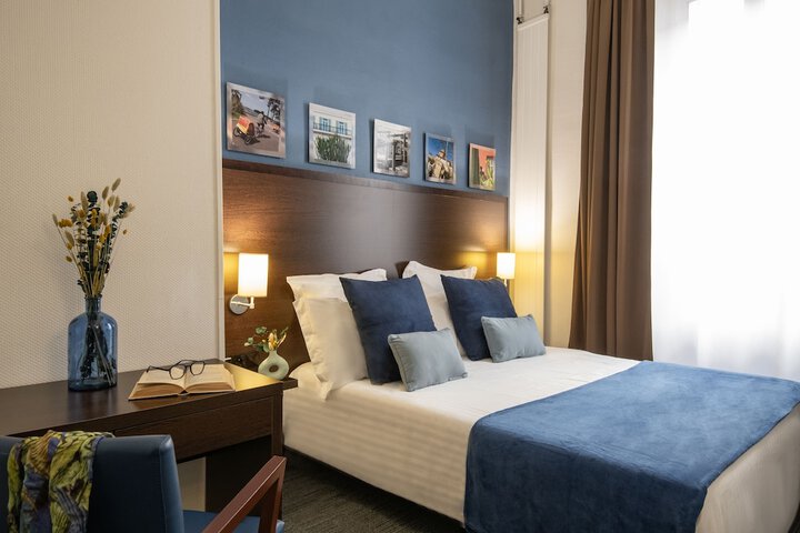 Room 5 of 32