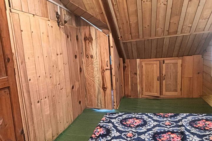 Room 6 of 28
