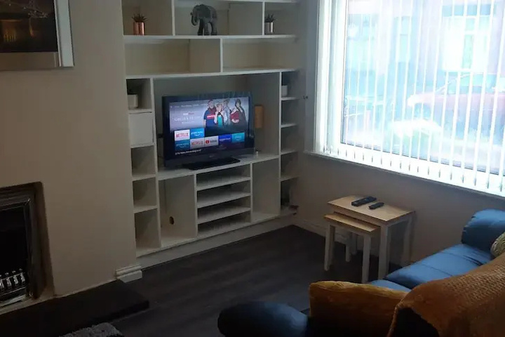 Room 6 of 13