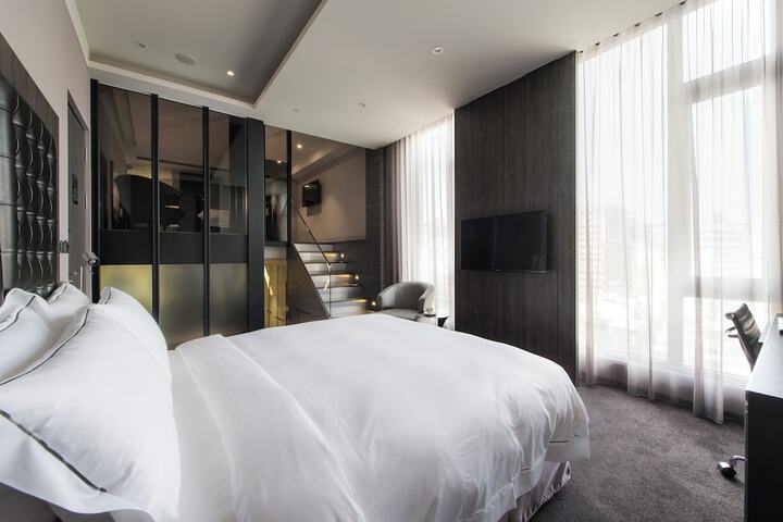 Room 43 of 82
