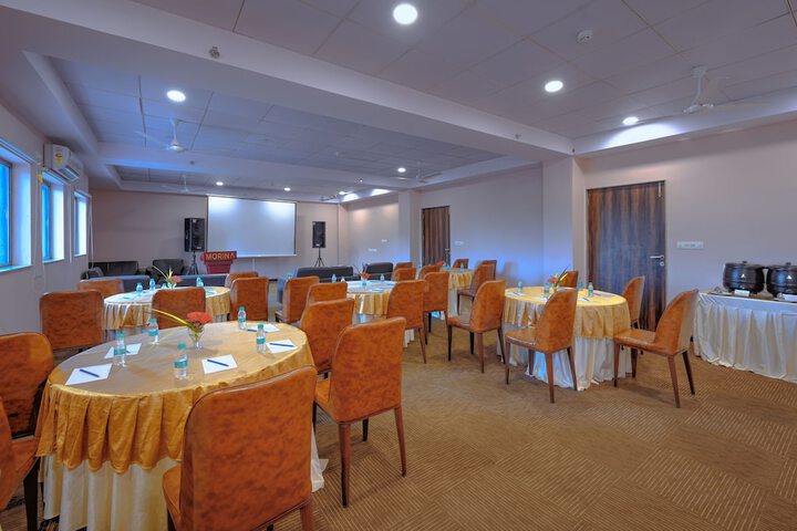 Ballroom/Hall 28 of 33