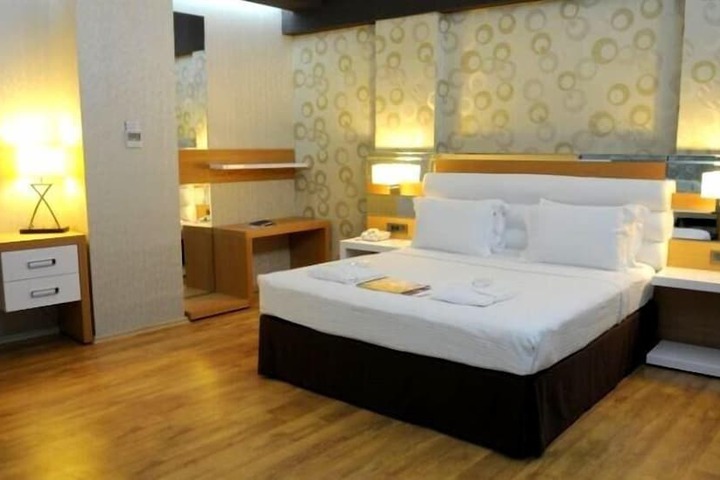 Room 14 of 30