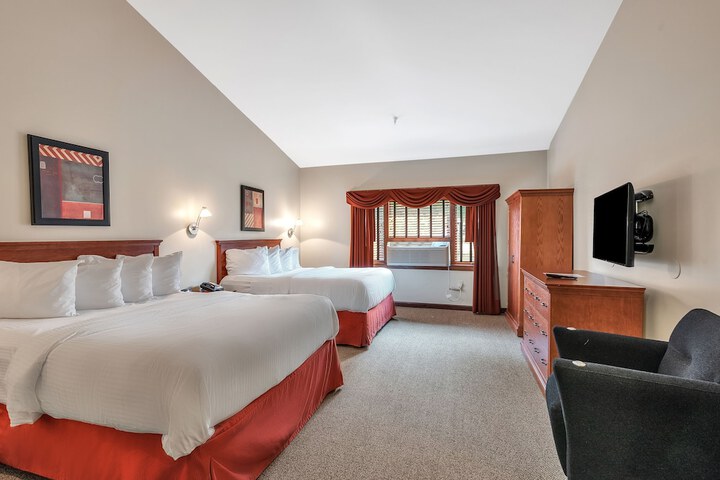 Superior 2 Queen Beds (3 of 7)