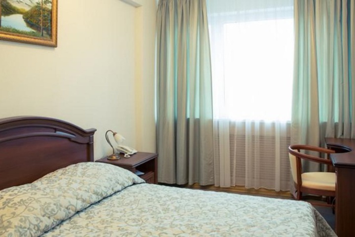Room 4 of 8
