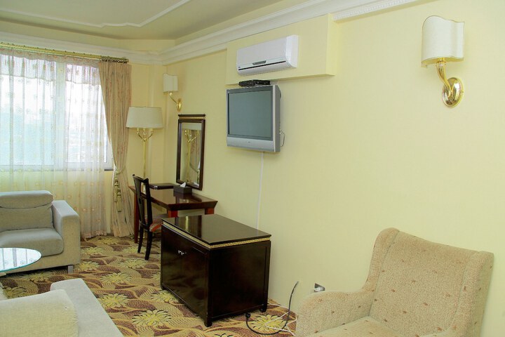 Room 9 of 66