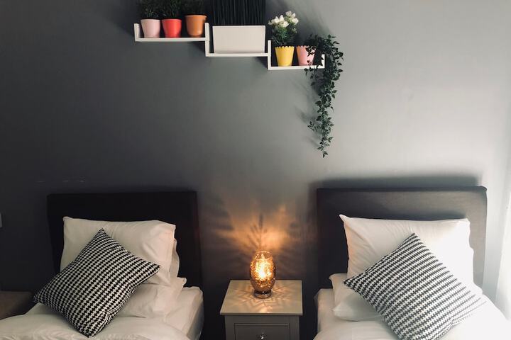 Room 5 of 75