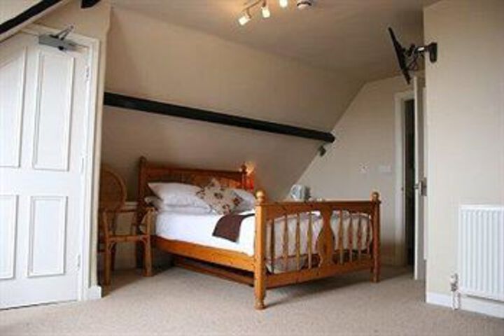 Room 12 of 16