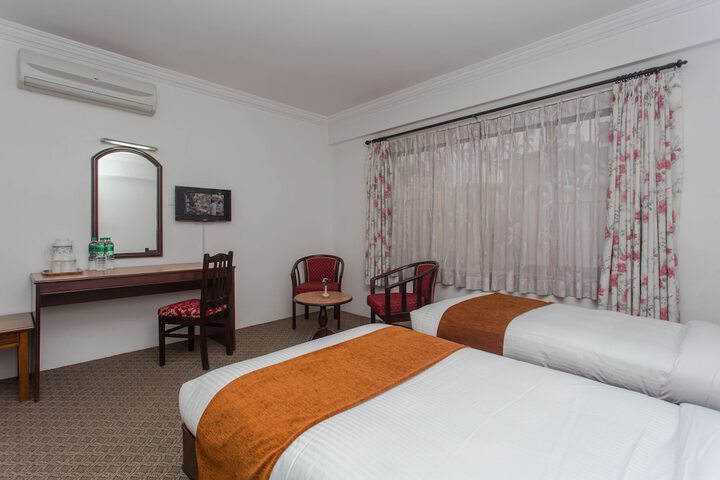 Room 8 of 93