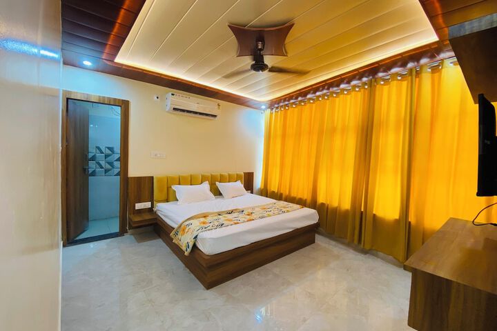 Room 6 of 11