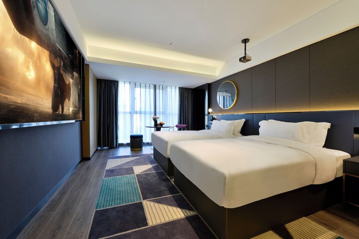 Room 4 of 25