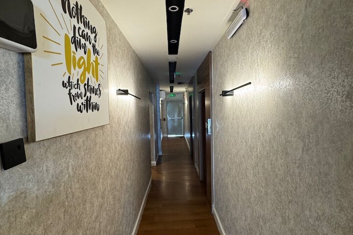 Ballroom/Hall 31 of 32