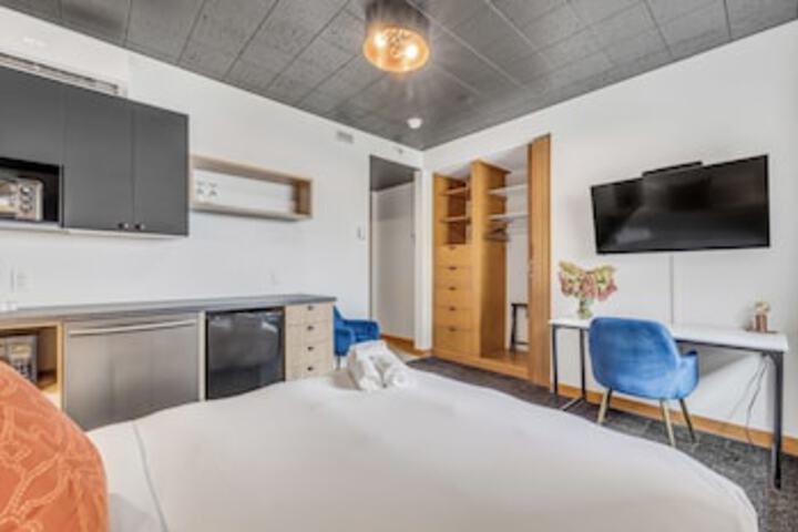 Room 28 of 147
