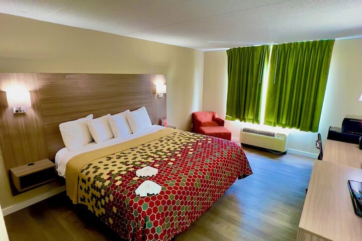 1 King Bed (19 of 19)