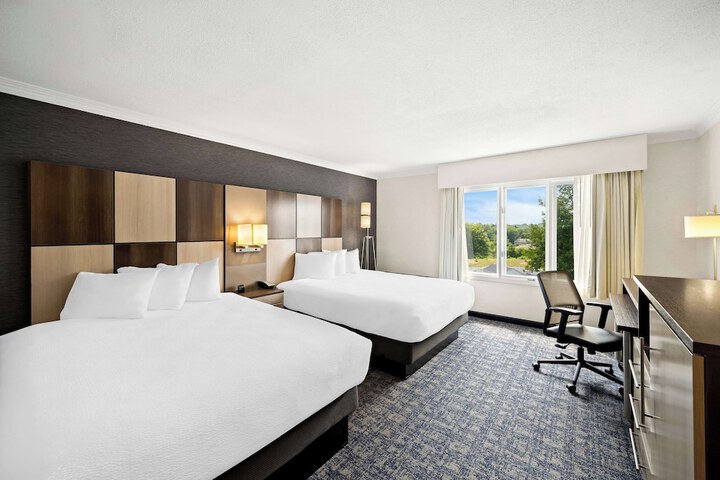 2 Double Beds (12 of 19)