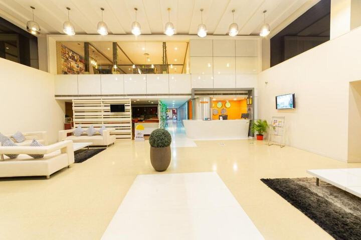 Entrance & Lobby