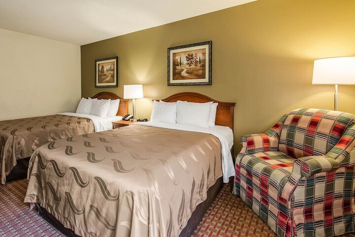 2 Queen Beds Accessible (2 of 10)