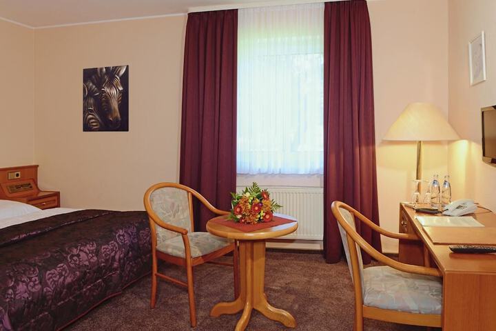 Room 5 of 28
