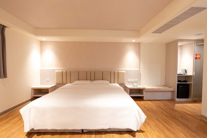 Room 43 of 128