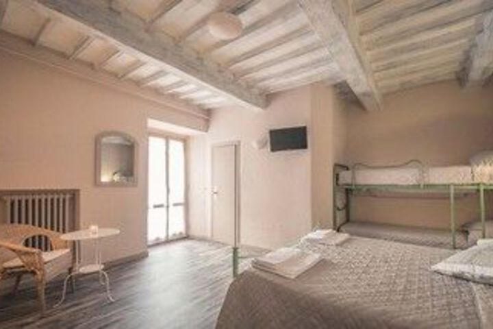 Room 9 of 18