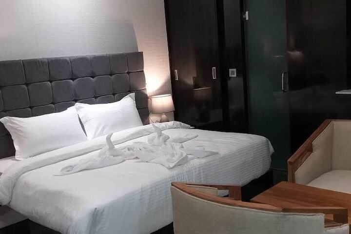 Room 5 of 13
