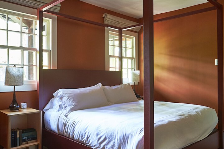 Room 4 of 124