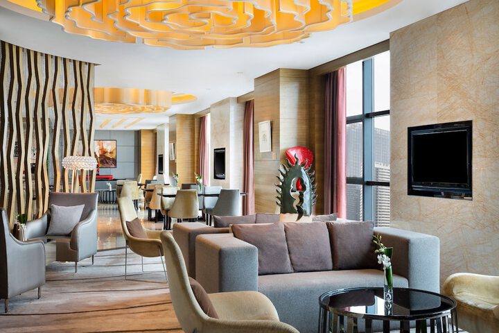 Lounge 62 of 84