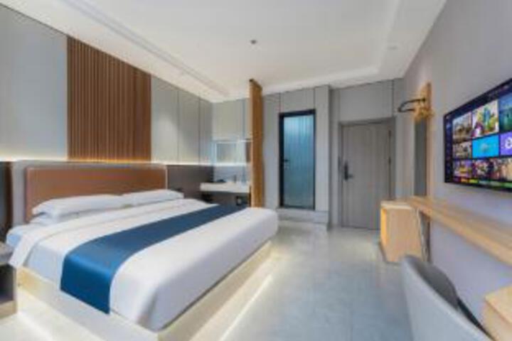 Room 15 of 15