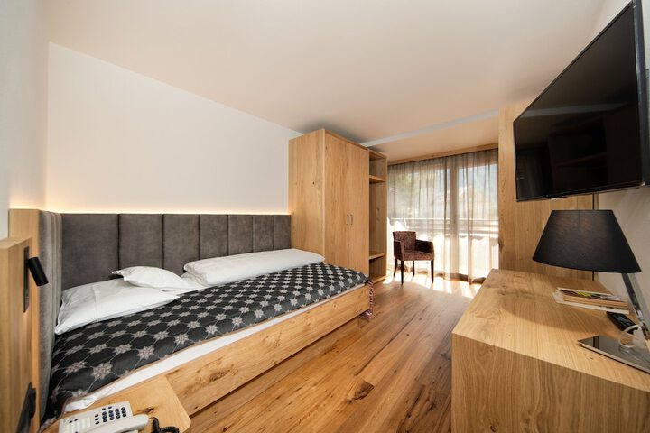 Room 11 of 42