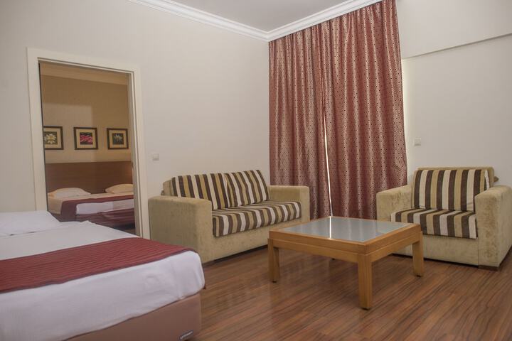Room 5 of 80