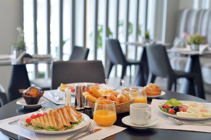 Breakfast/Coffee Service 31 of 37