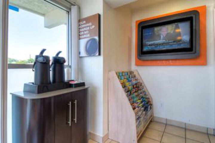 Breakfast/Coffee Service 7 of 35