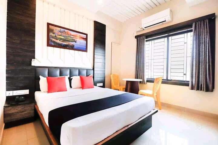 Room 9 of 16