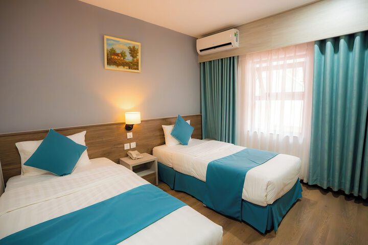Room 8 of 25