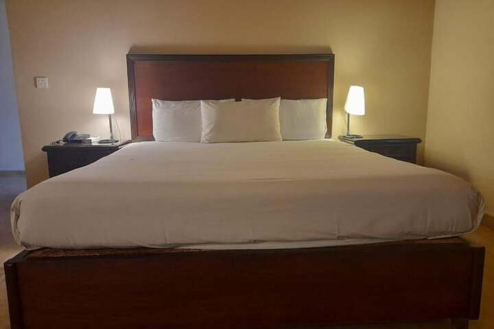 Room 4 of 20