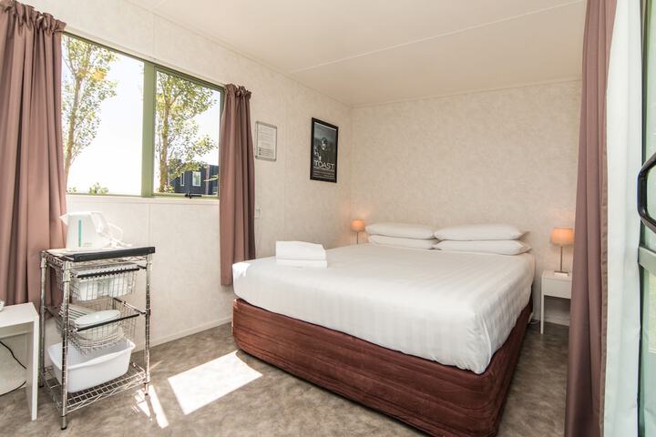Room 15 of 38
