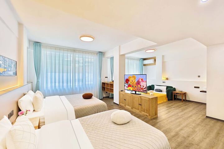 Room 27 of 69