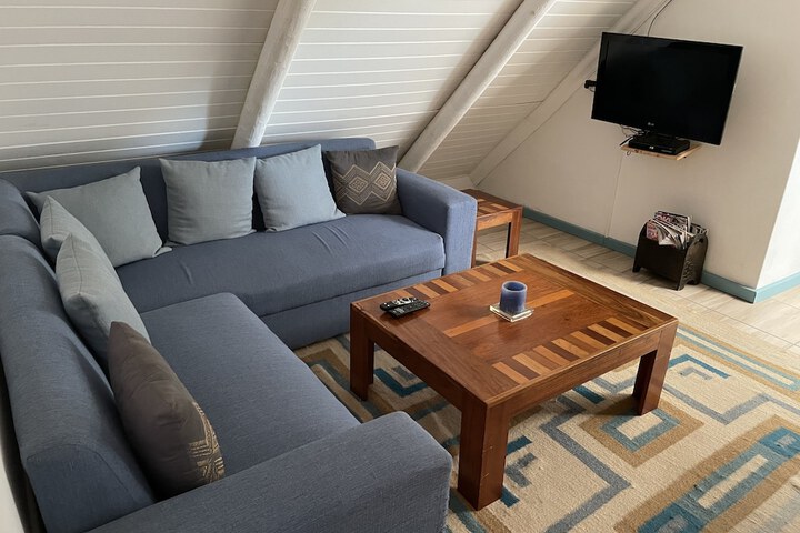 Lounge 57 of 88