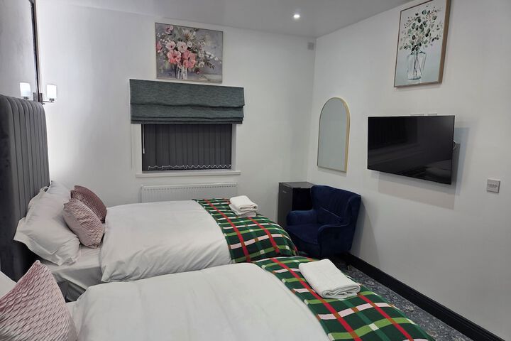 Room 12 of 28