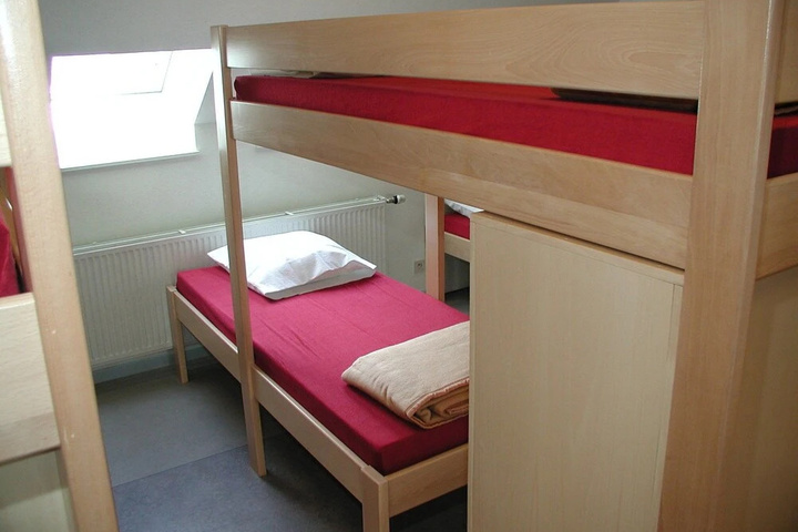Room 4 of 15