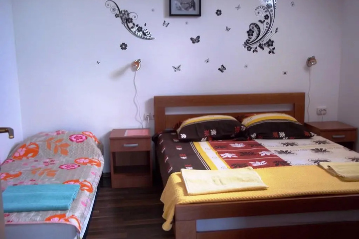 Room 3 of 10