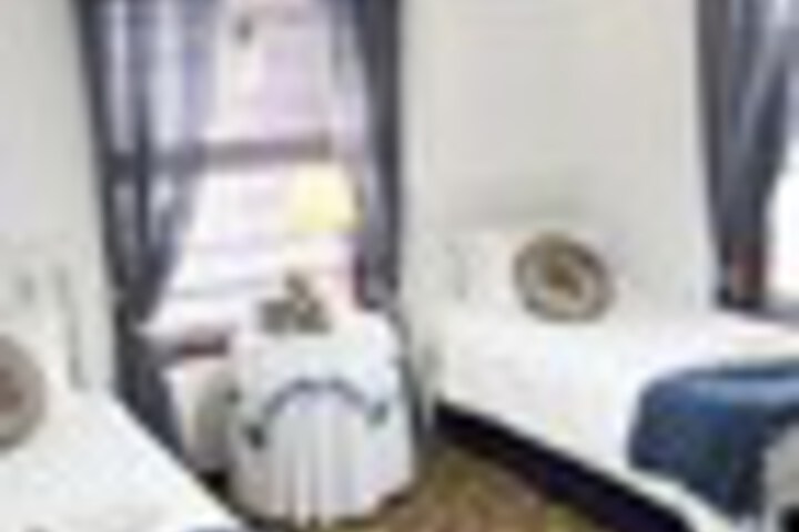 Room 5 of 33