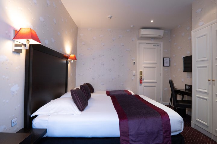 Room 35 of 61