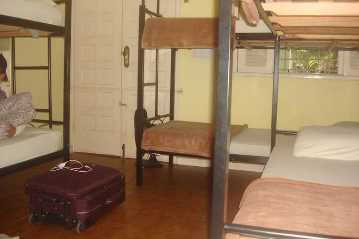 Room 11 of 76