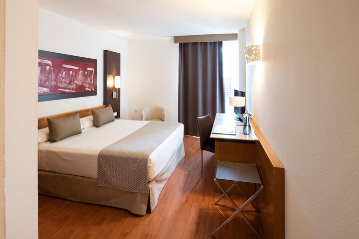 Room 4 of 50