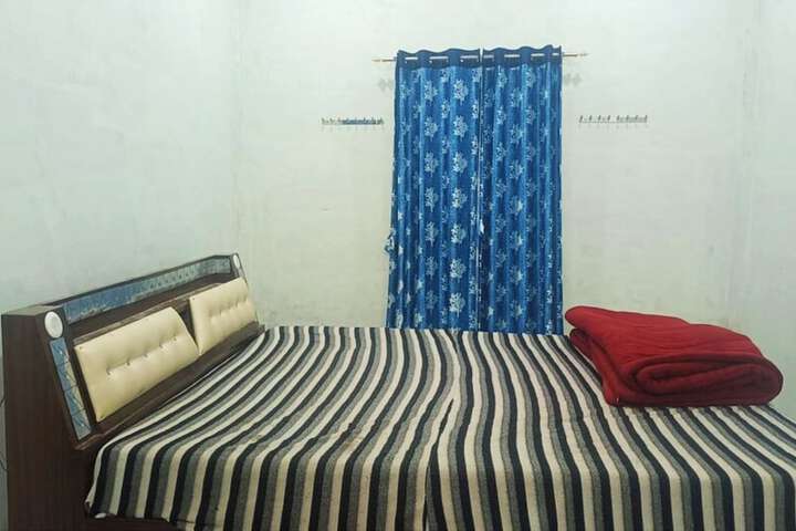 Room 3 of 12