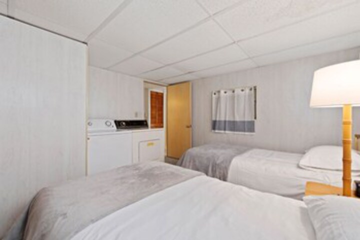 Room 27 of 35
