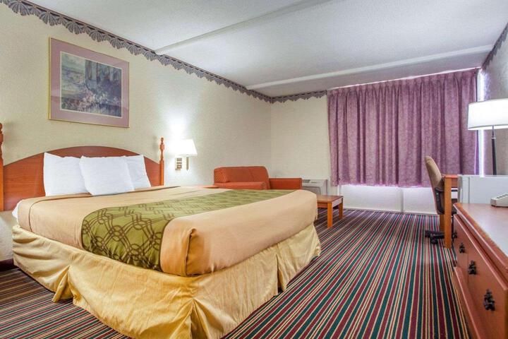 1 King Bed (3 of 17)