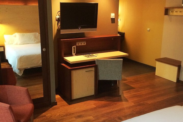 Room 10 of 113